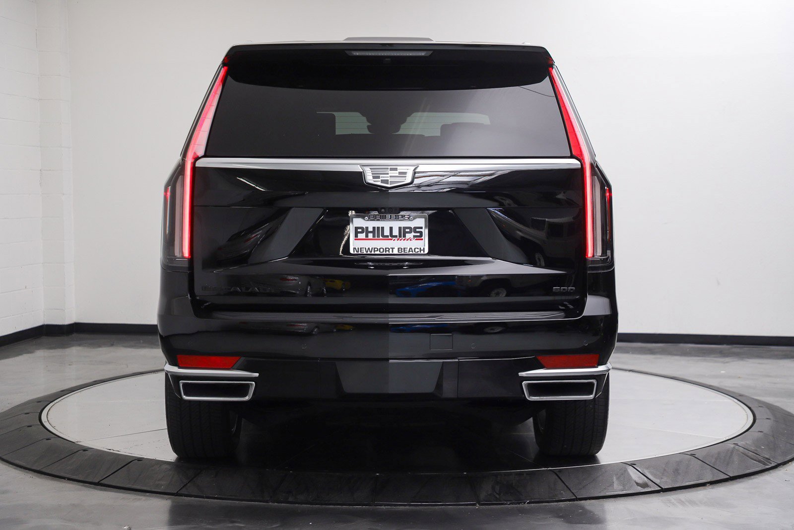 Used 2021 Cadillac Escalade Premium Luxury AWD/4WD image 4