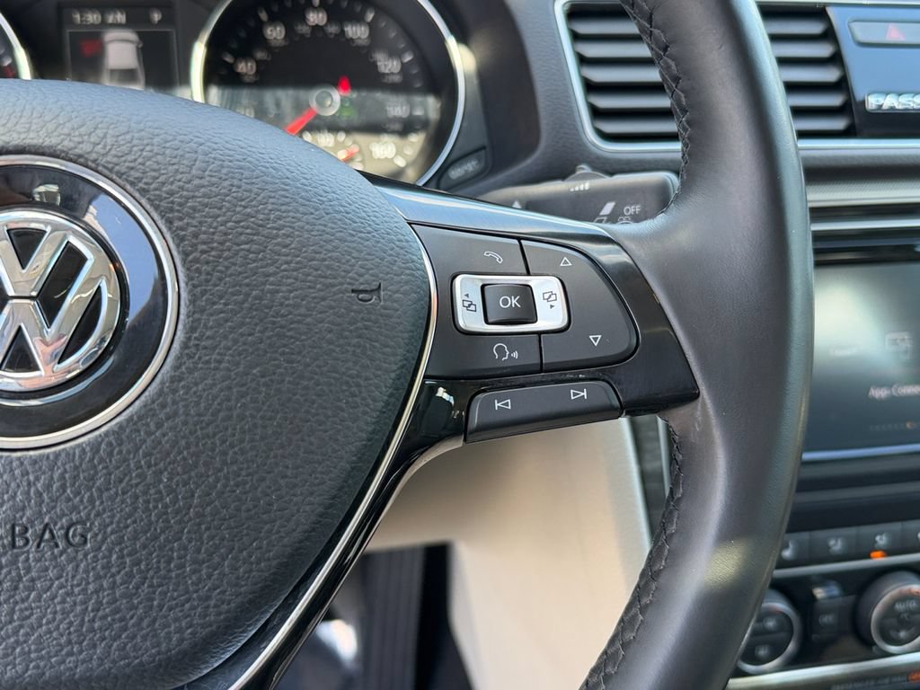 Used 2018 Volkswagen Passat 2.0T SE FWD image 19