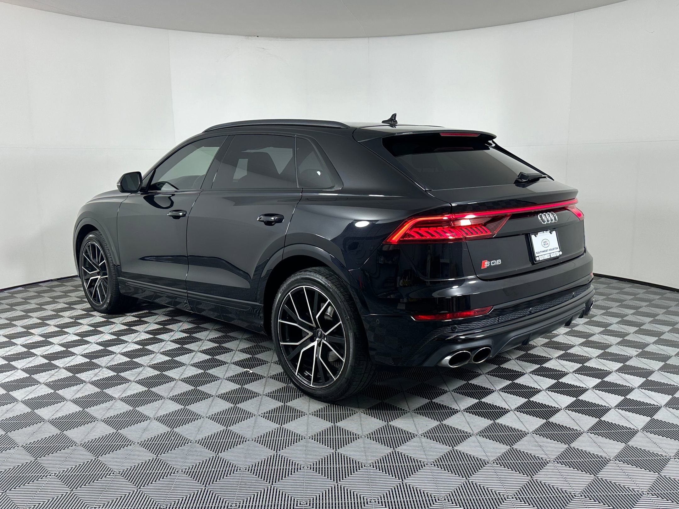 Used 2021 Audi SQ8 Premium Plus w/ Luxury Package image 3