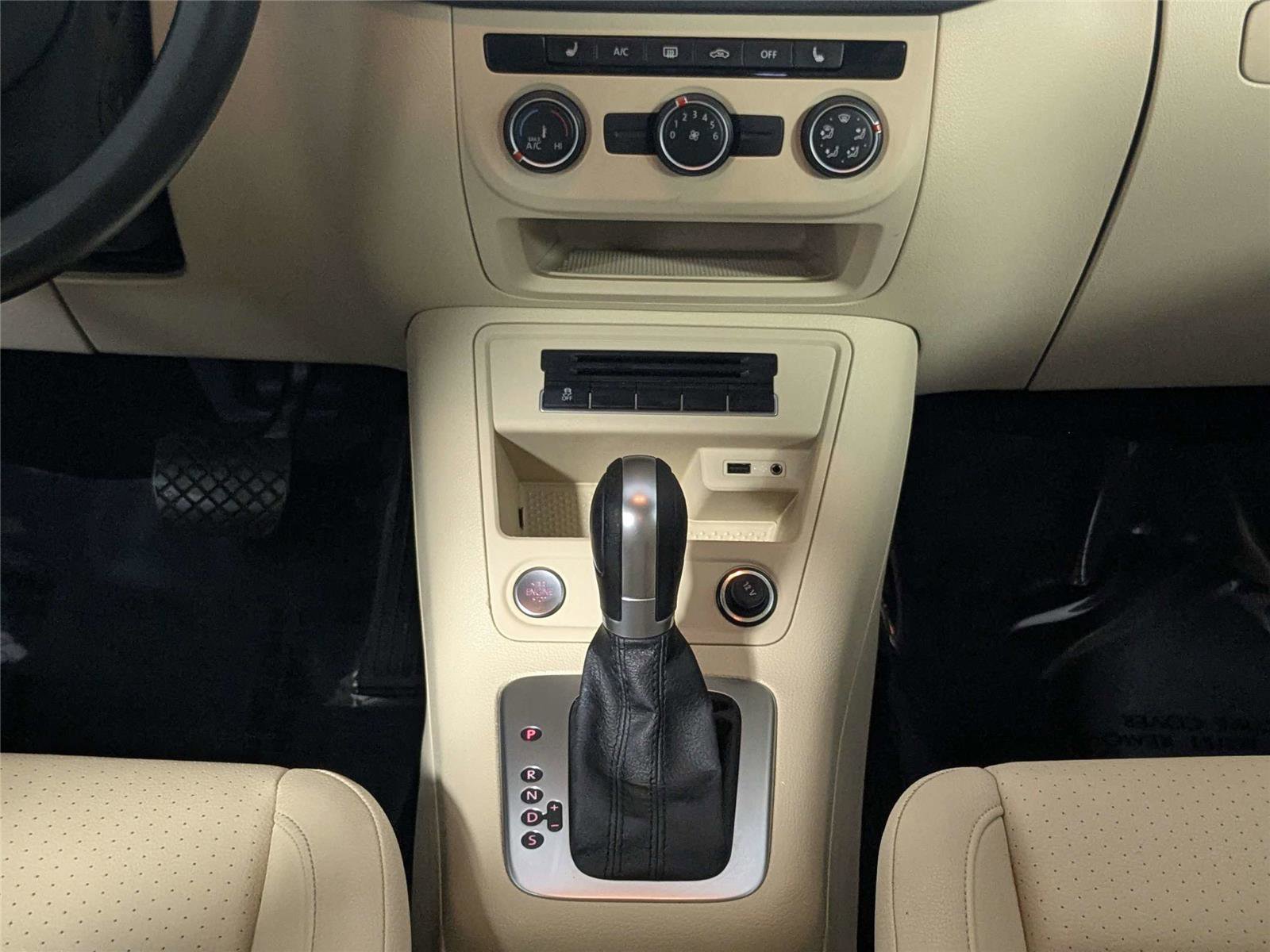 Used 2017 Volkswagen Tiguan S image 35