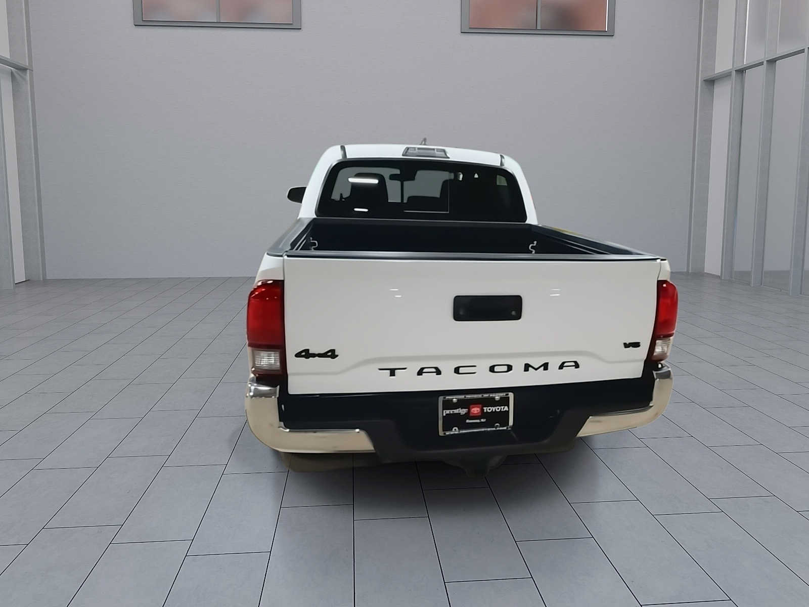 Used 2021 Toyota Tacoma SR5 AWD/4WD image 7