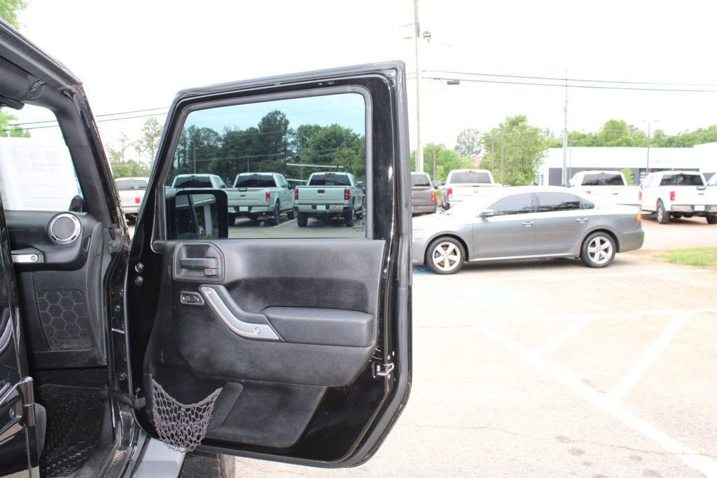 Used 2012 Jeep Wrangler Unlimited Sahara w/ Connectivity Group AWD/4WD image 21