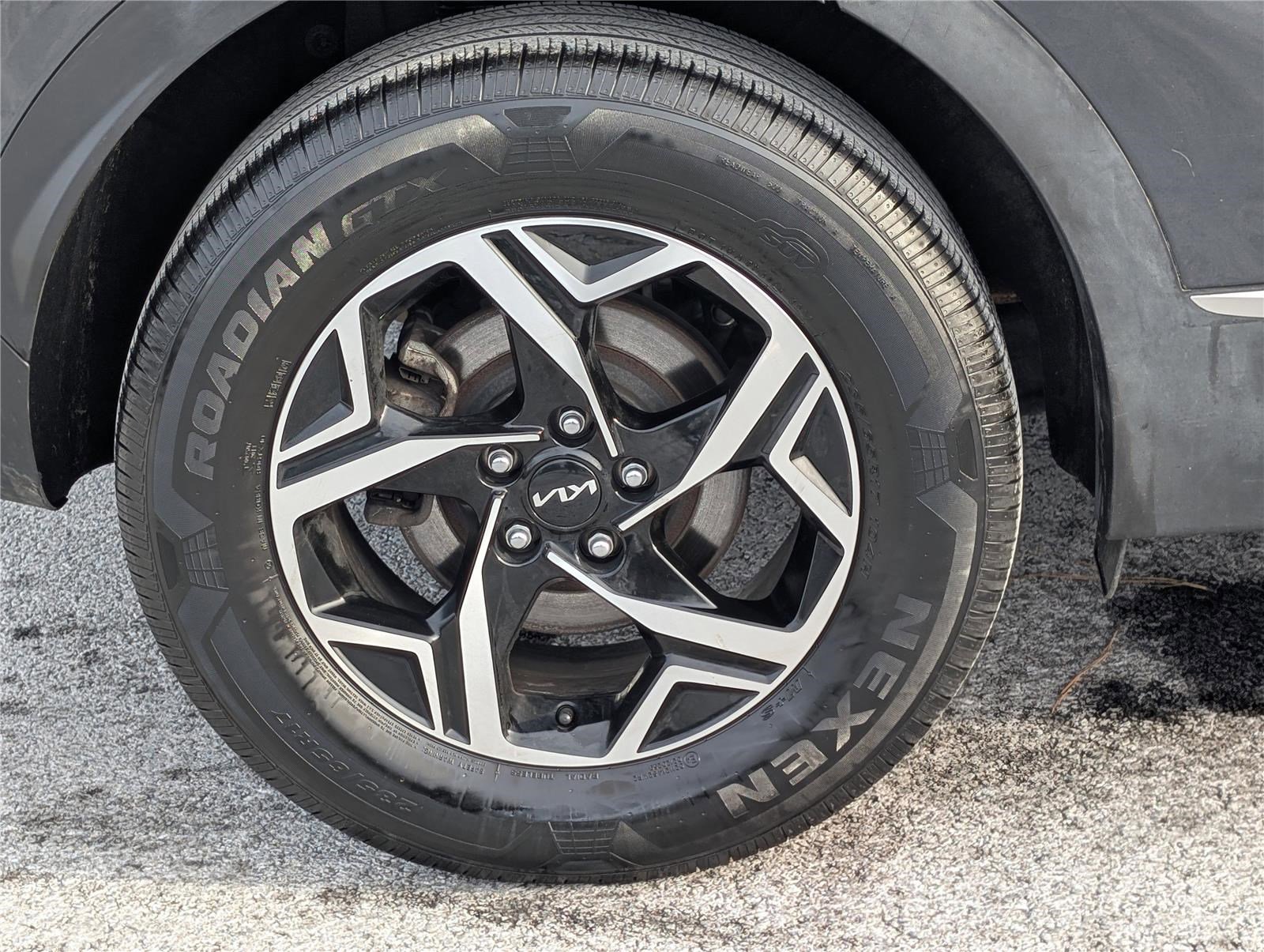 Used 2023 Kia Sportage LX image 9