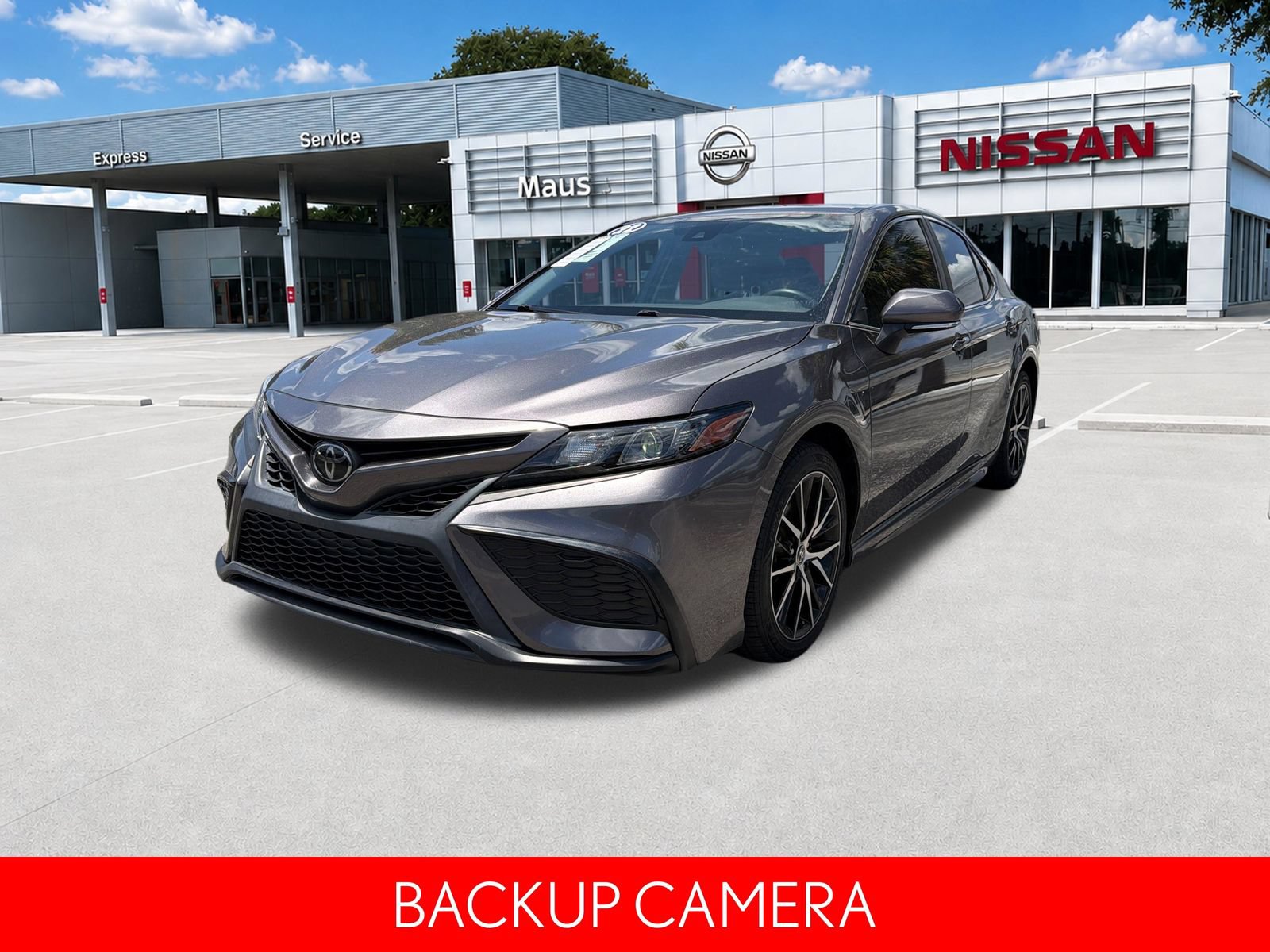 Used 2022 Toyota Camry SE w/ Convenience Package FWD image 10