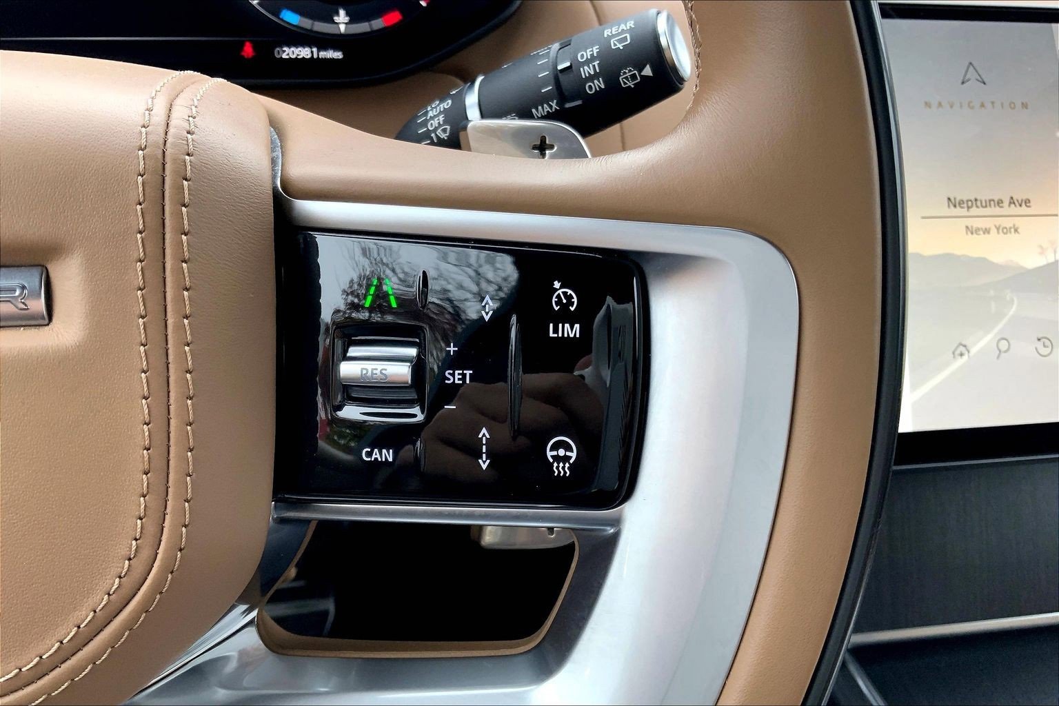 Used 2025 Land Rover Range Rover Long Wheelbase SE image 24