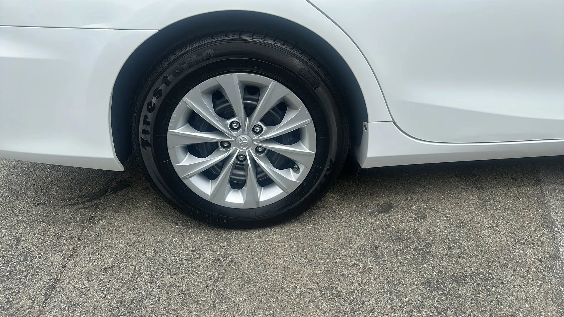 Used 2015 Toyota Camry LE FWD image 16