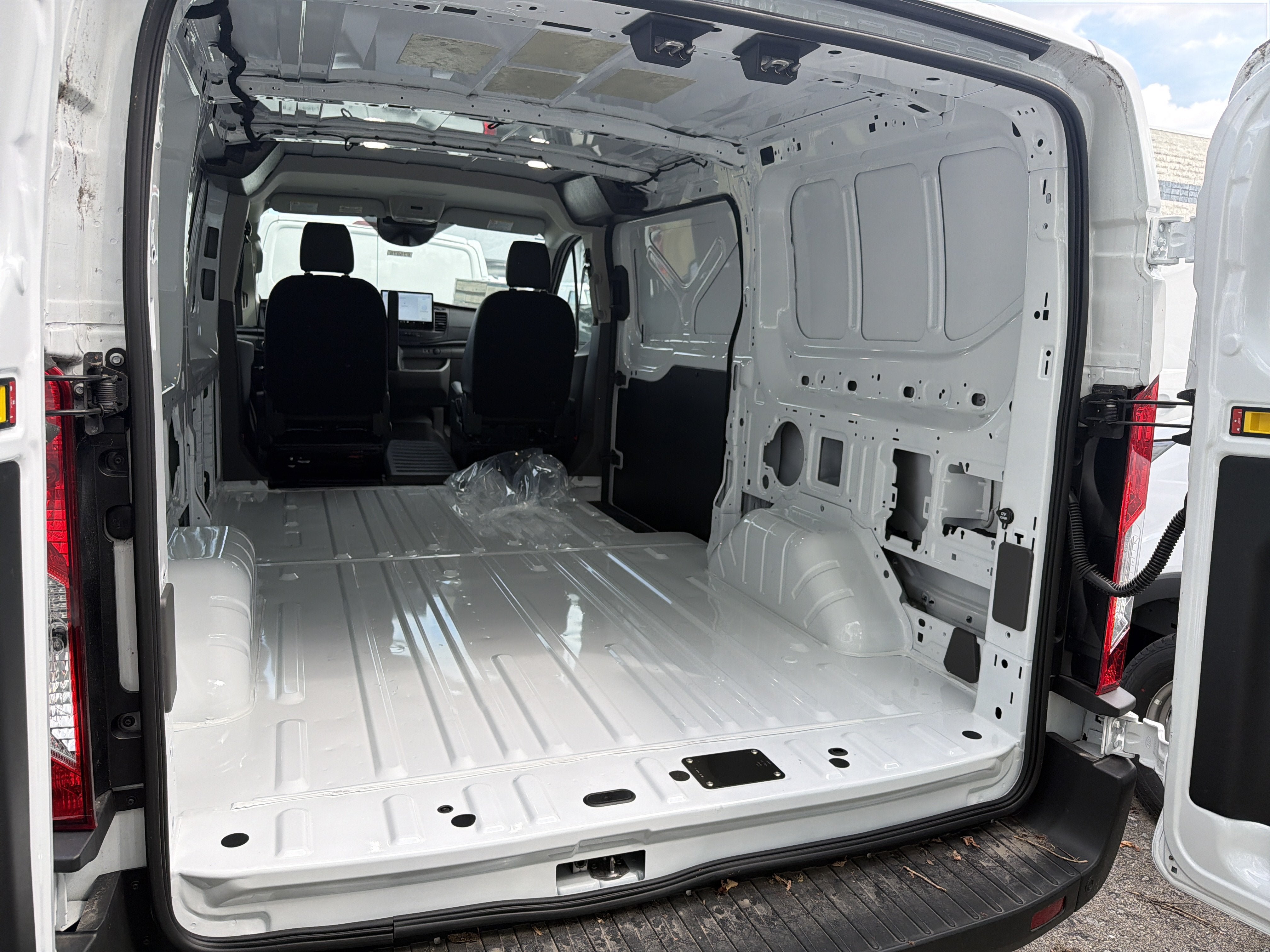 New 2026 Ford Transit 150 Low Roof RWD image 20