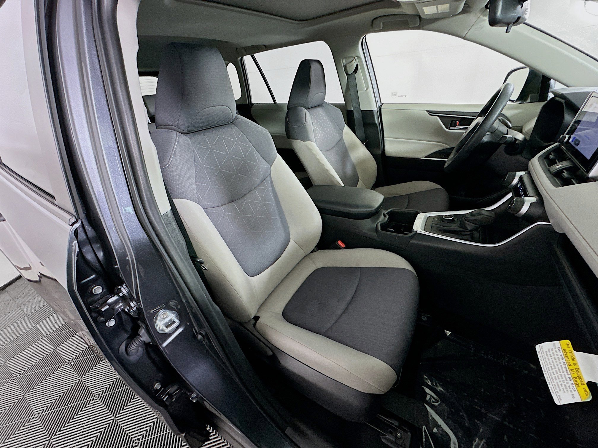 Used 2025 Toyota RAV4 XLE w/ Convenience Package AWD/4WD image 28