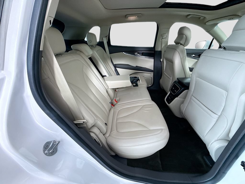 Used 2017 Lincoln MKX Reserve w/ Driver Assistance Package FWD image 22