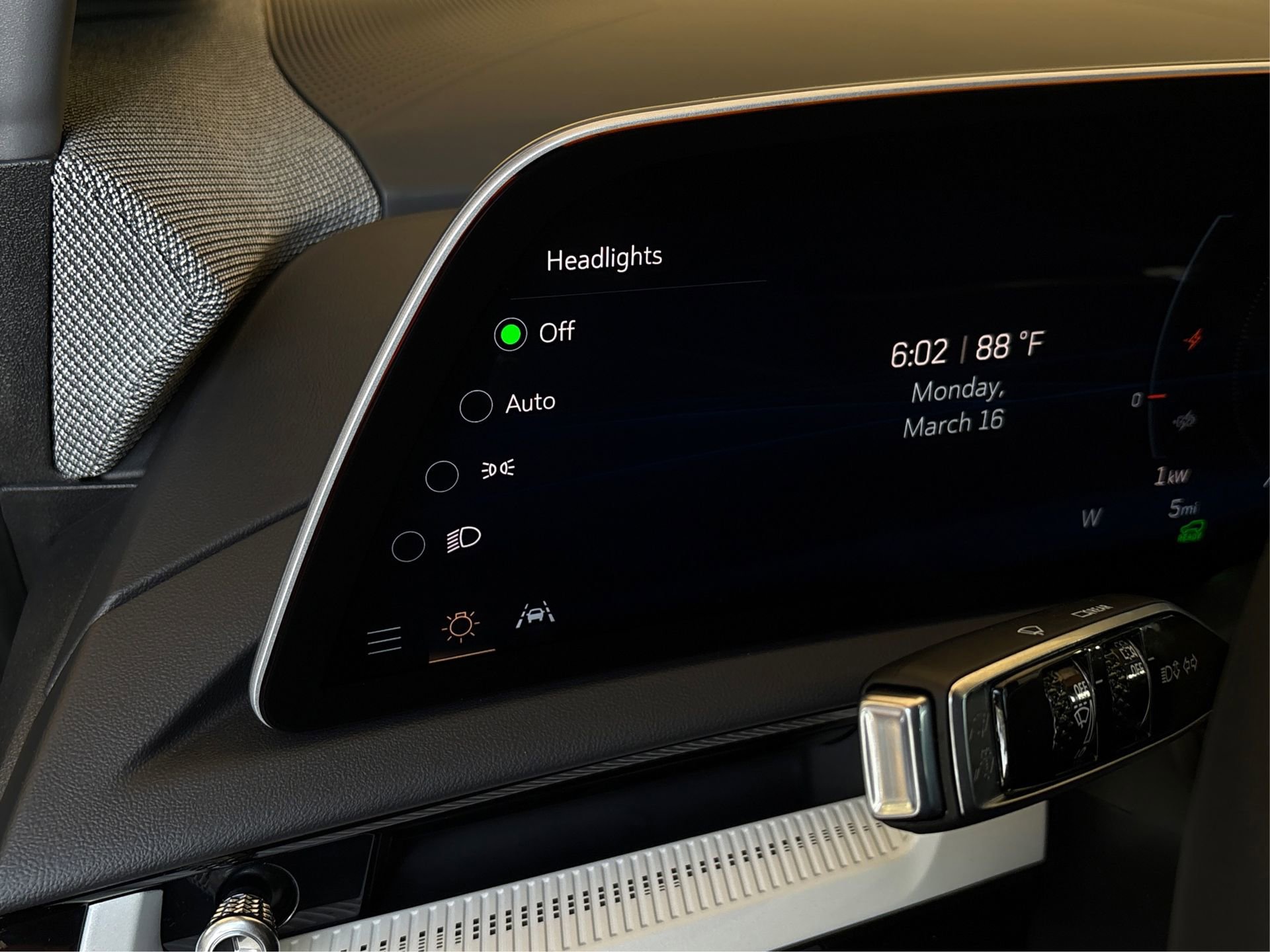 New 2026 Cadillac Optiq Luxury 1 image 20