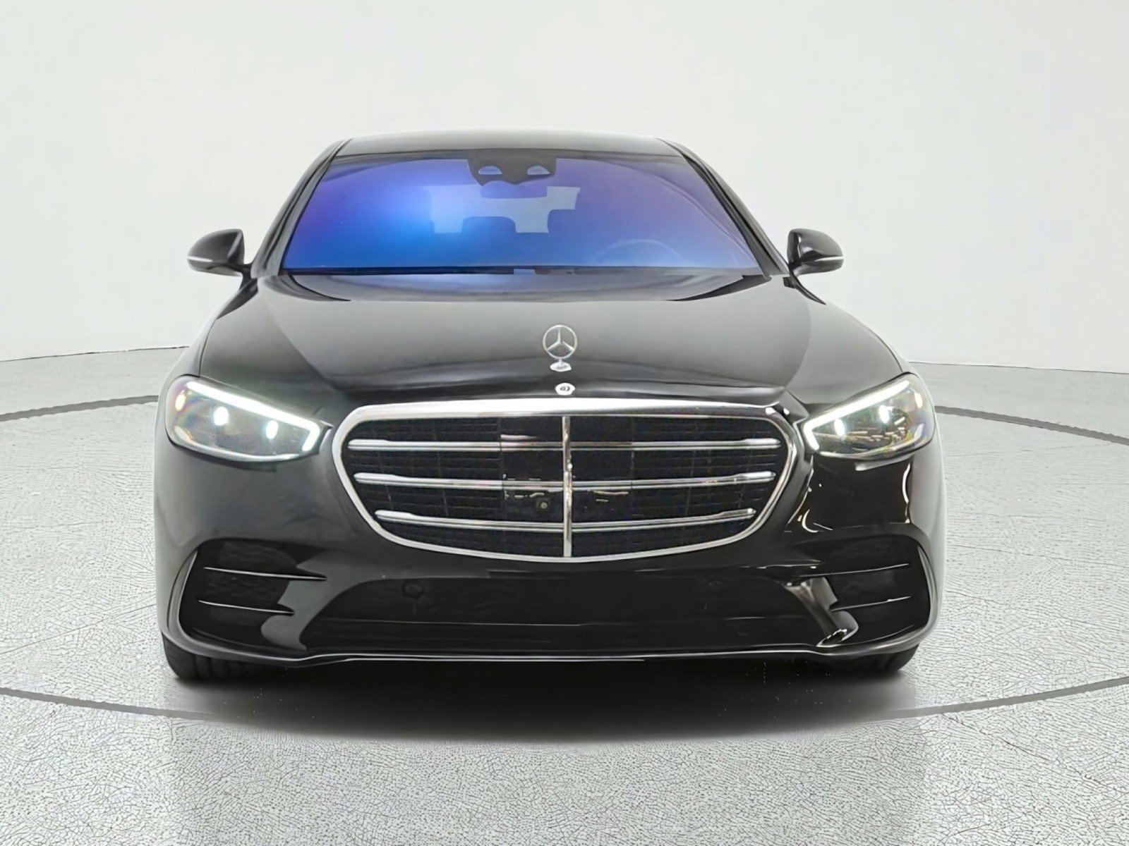 Used 2023 Mercedes-Benz S 580 4MATIC Sedan image 2