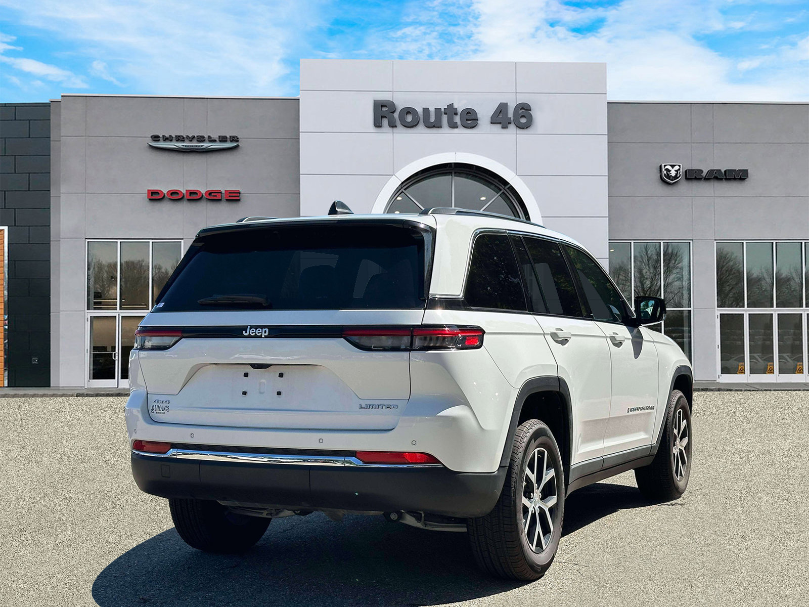 Used 2024 Jeep Grand Cherokee Limited AWD/4WD image 5