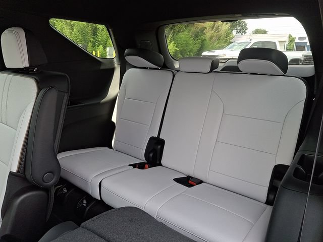 New 2026 Chevrolet Traverse High Country w/ LPO, Floor Liner Package FWD image 7