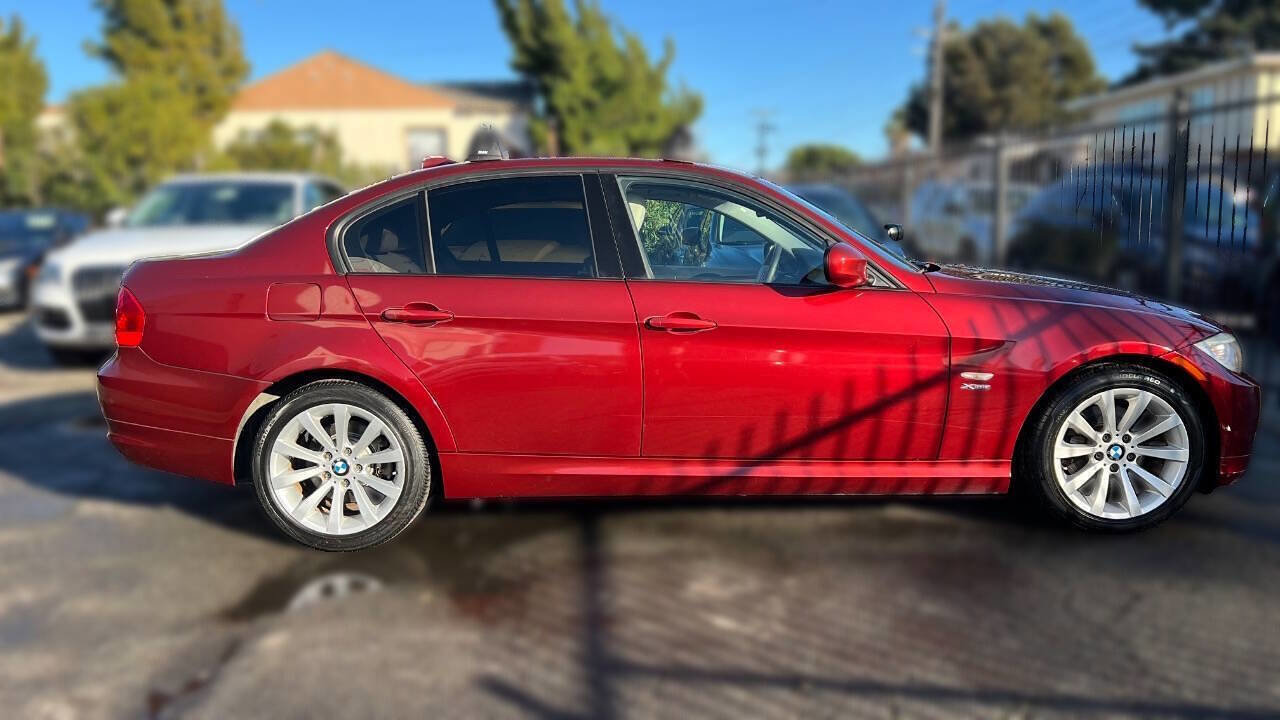 Used 2011 BMW 328i xDrive Sedan image 7