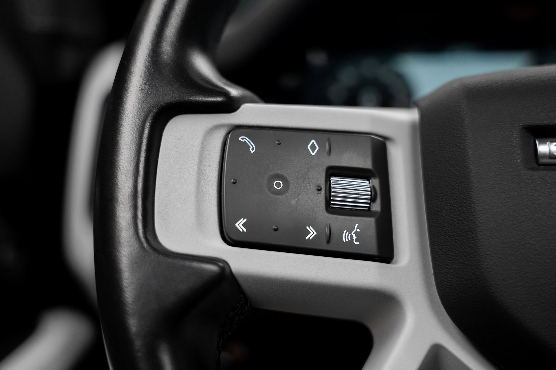 Used 2022 Land Rover Defender 110 SE image 44