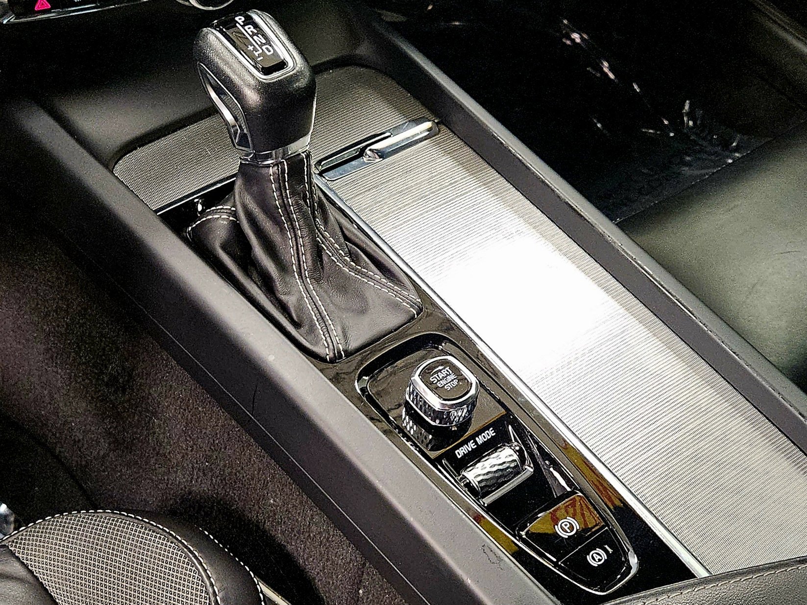 Used 2021 Volvo S60 T5 R-Design image 39