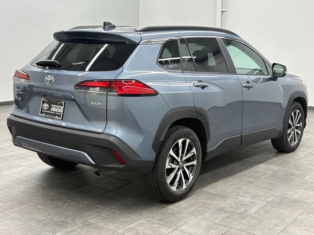 Used 2025 Toyota Corolla Cross XLE FWD image 2