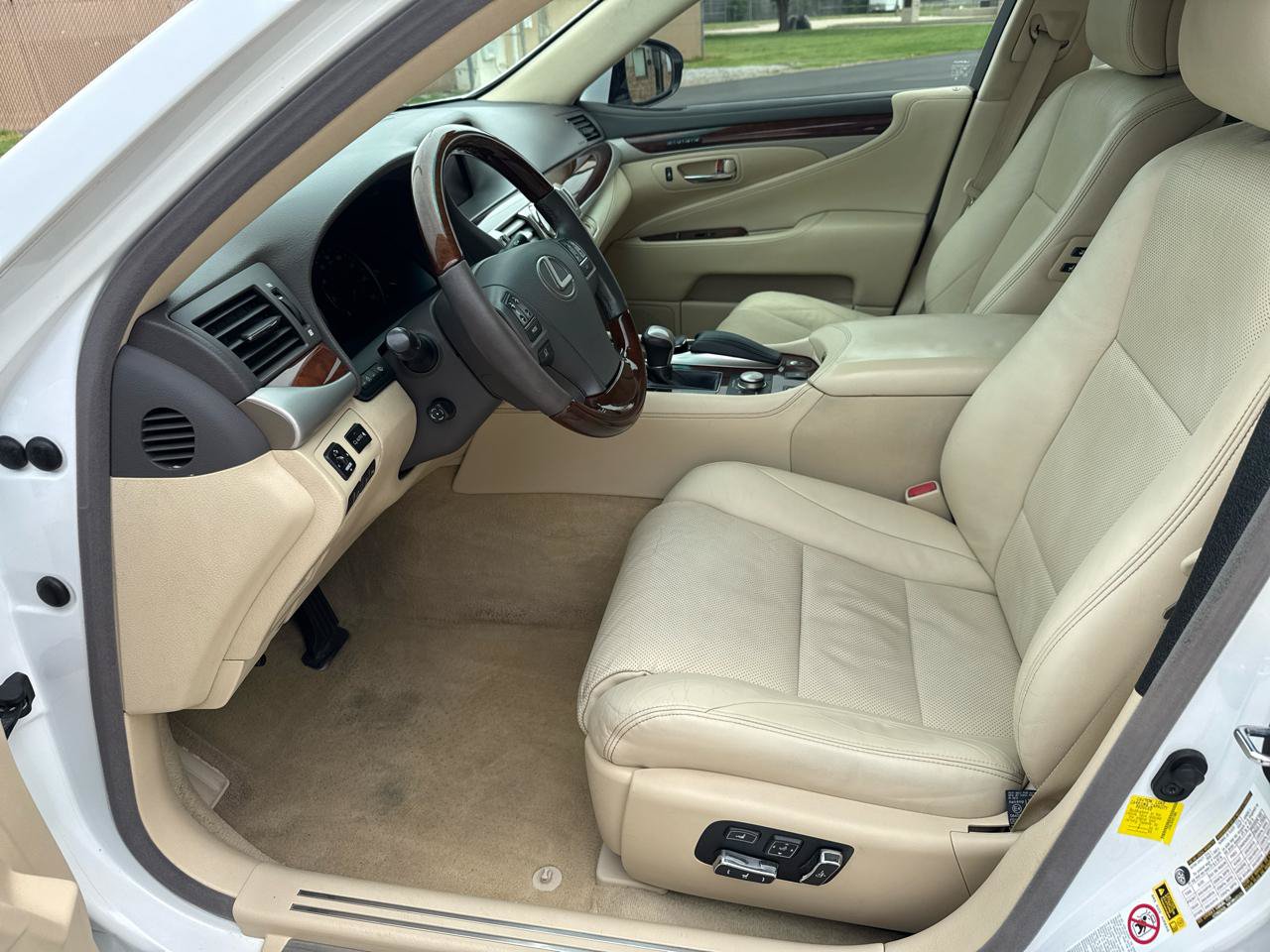 Used 2013 Lexus LS 460 w/ Comfort Pkg RWD image 37
