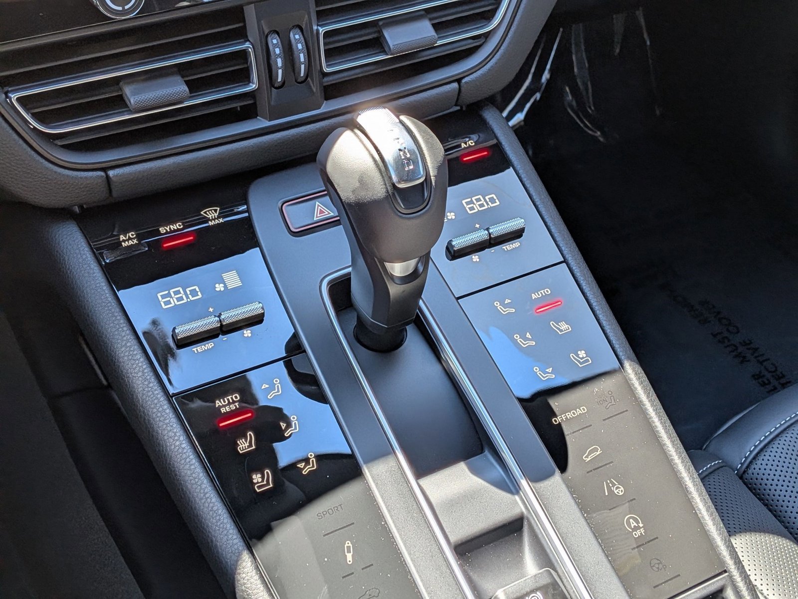 New 2026 Porsche Macan Turbo image 22