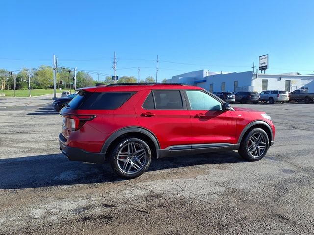 Used 2025 Ford Explorer ST-Line w/ ST-Line Street Pack AWD/4WD image 17