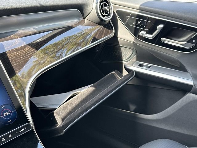 Used 2025 Mercedes-Benz GLC 300 4MATIC image 31