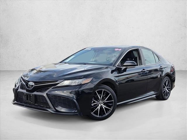 Used 2024 Toyota Camry SE image 1