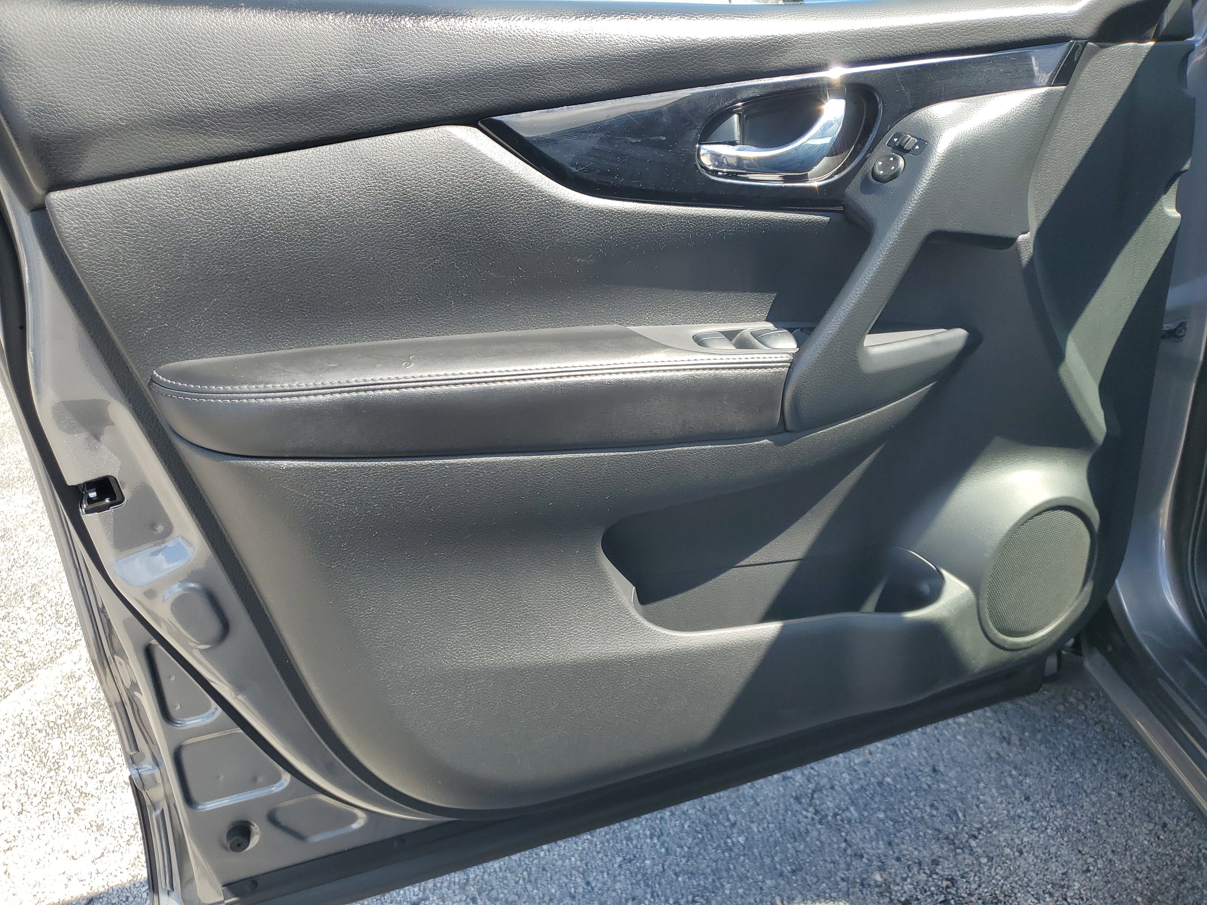 Used 2021 Nissan Rogue Sport SV image 10