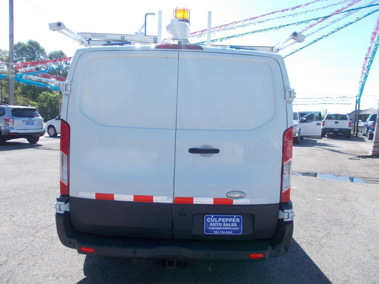 Used 2015 Ford Transit 250 130 Low Roof RWD image 4