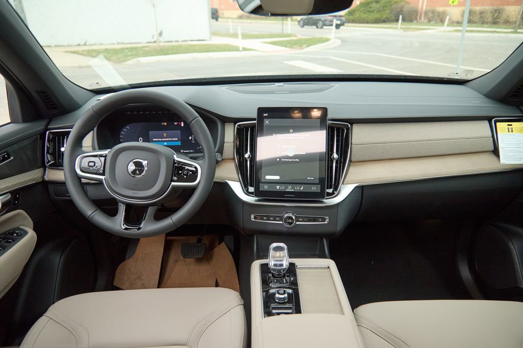 New 2026 Volvo XC90 B5 Plus w/ Protection Package image 24