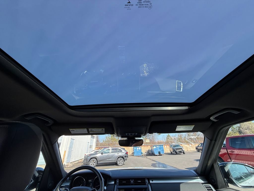 Used 2020 Land Rover Discovery Landmark image 24