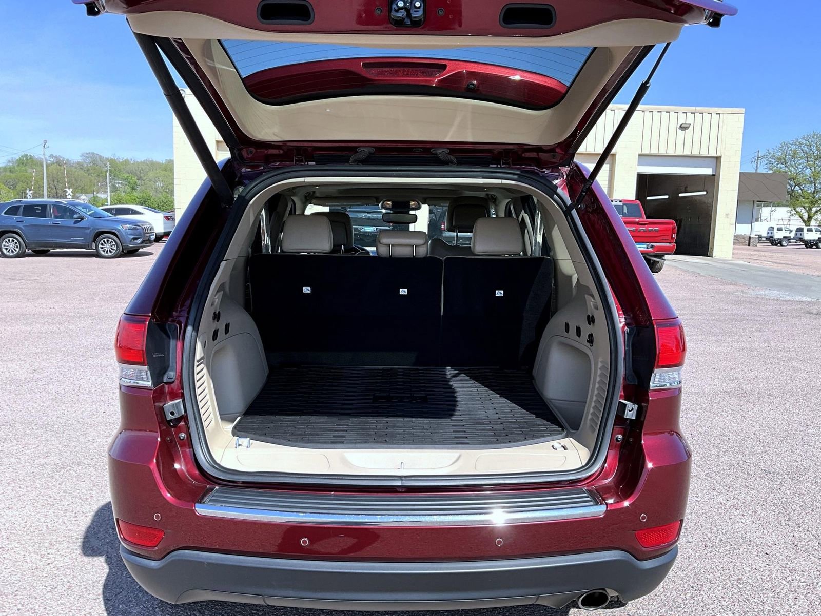 Used 2021 Jeep Grand Cherokee Limited AWD/4WD image 9