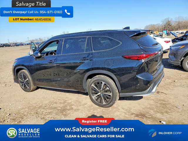 Used 2022 Toyota Highlander XSE AWD/4WD image 3