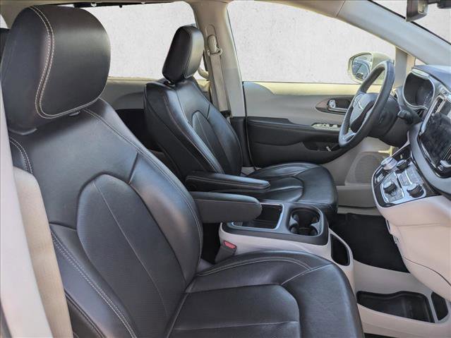 Used 2022 Chrysler Pacifica Touring-L FWD image 18