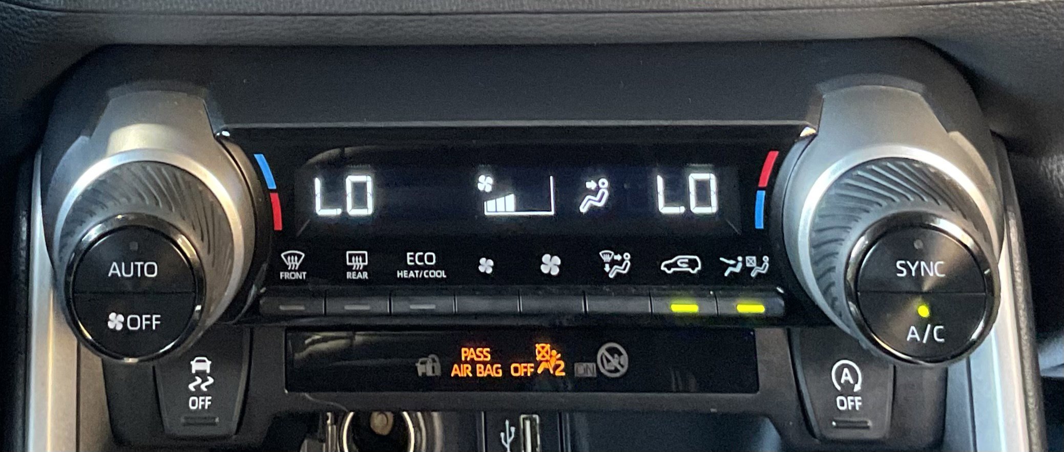Used 2025 Toyota RAV4 XLE AWD/4WD image 15