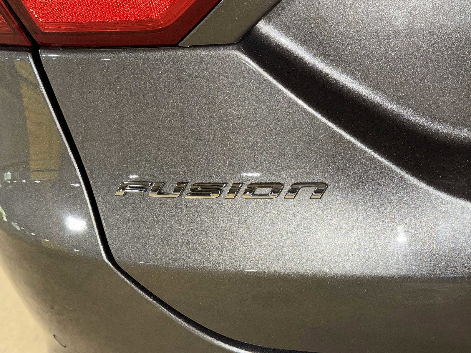 Used 2013 Ford Fusion SE FWD image 24
