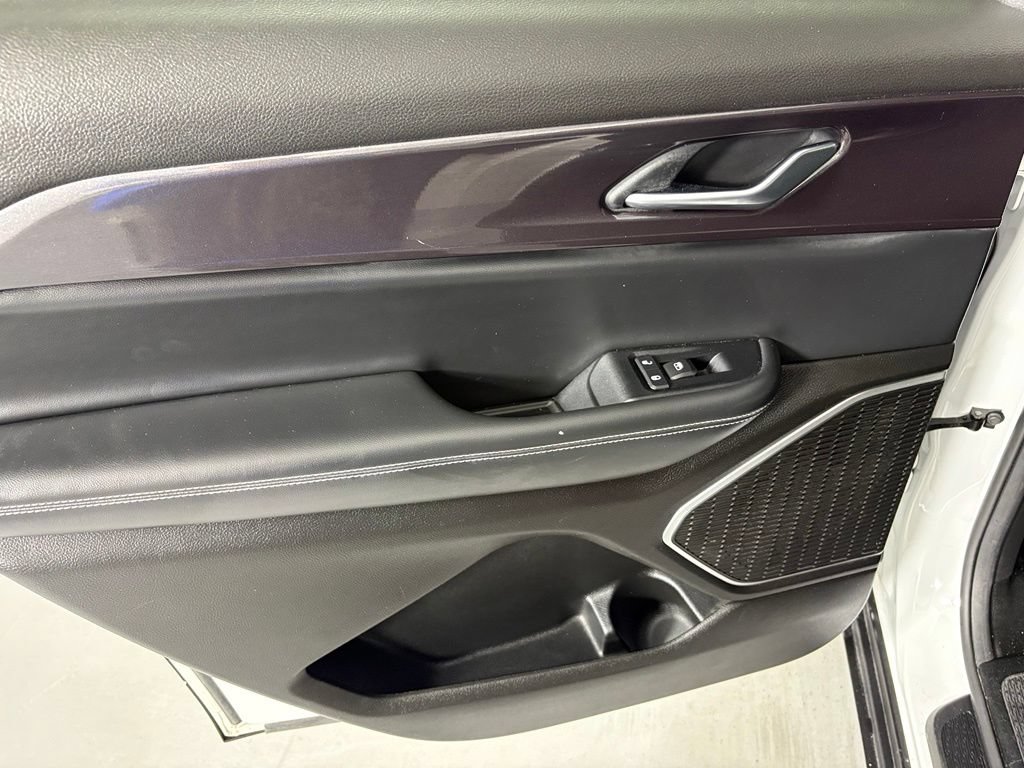 Used 2022 Jeep Grand Cherokee L Laredo RWD image 33