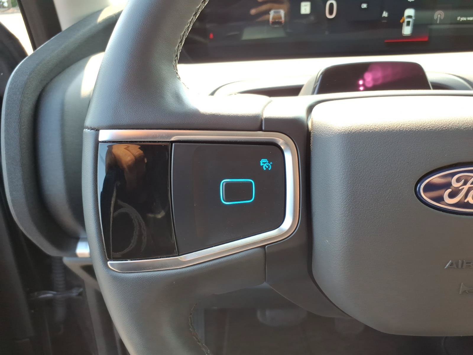 Certified 2025 Ford Expedition Active AWD/4WD image 18