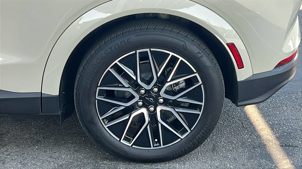 Certified 2025 Ford Mustang Mach-E Premium RWD image 7