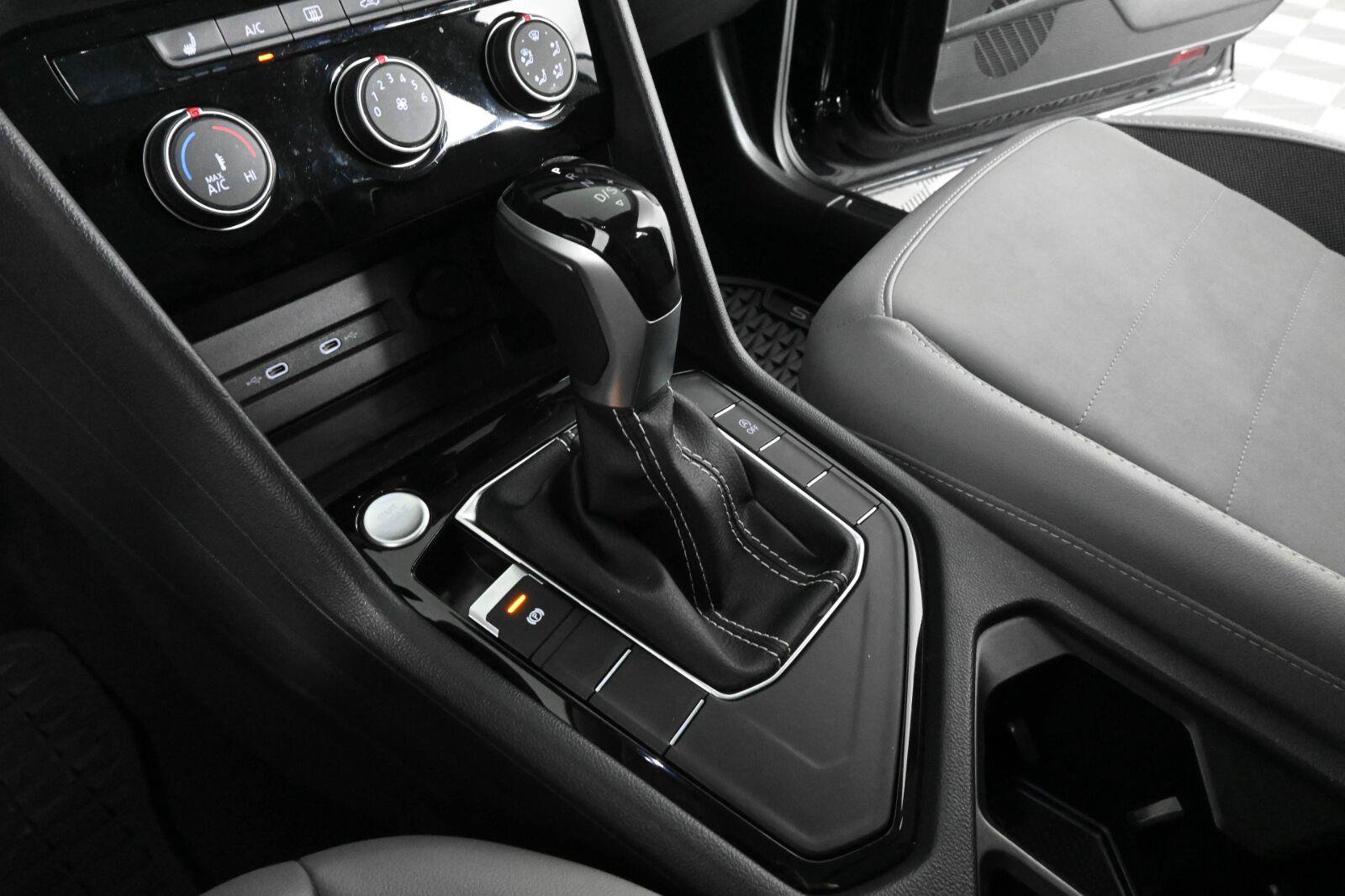Certified 2023 Volkswagen Taos SE FWD image 29