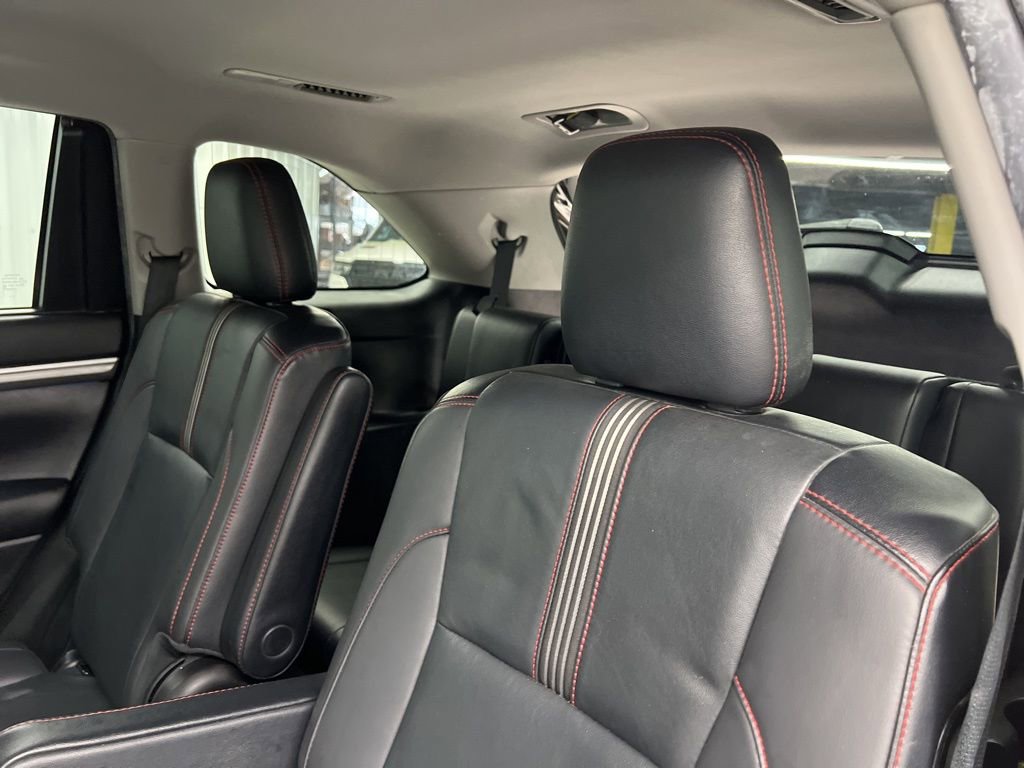 Used 2019 Toyota Highlander SE FWD image 11