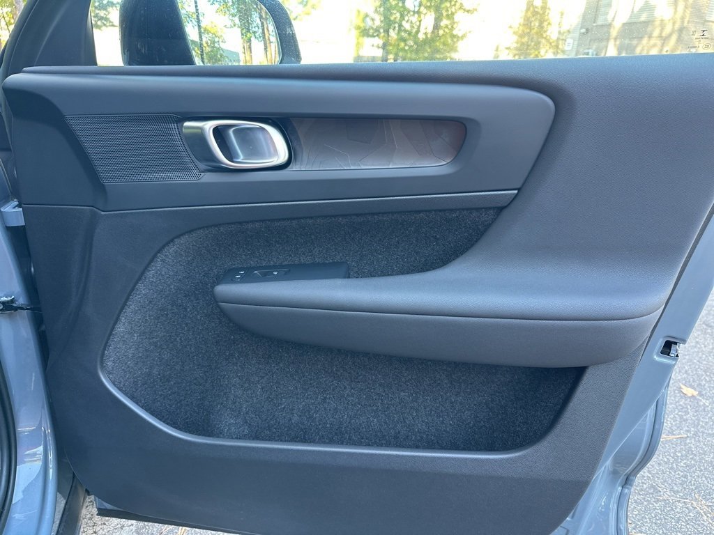 Used 2023 Volvo XC40 Recharge Plus image 17