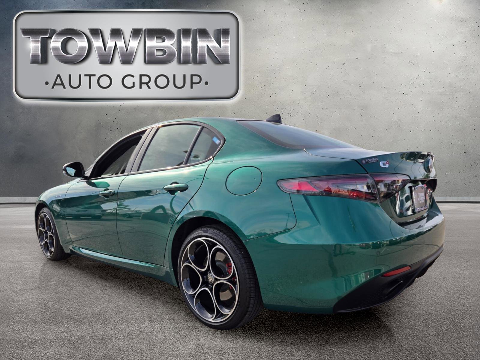 Used 2025 Alfa Romeo Giulia AWD image 6