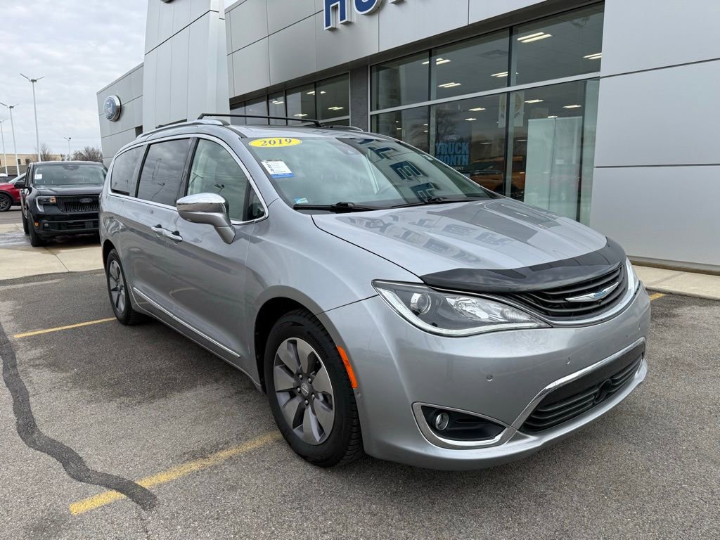 Used 2019 Chrysler Pacifica Limited w/ Advanced Safetytec Group FWD image 39
