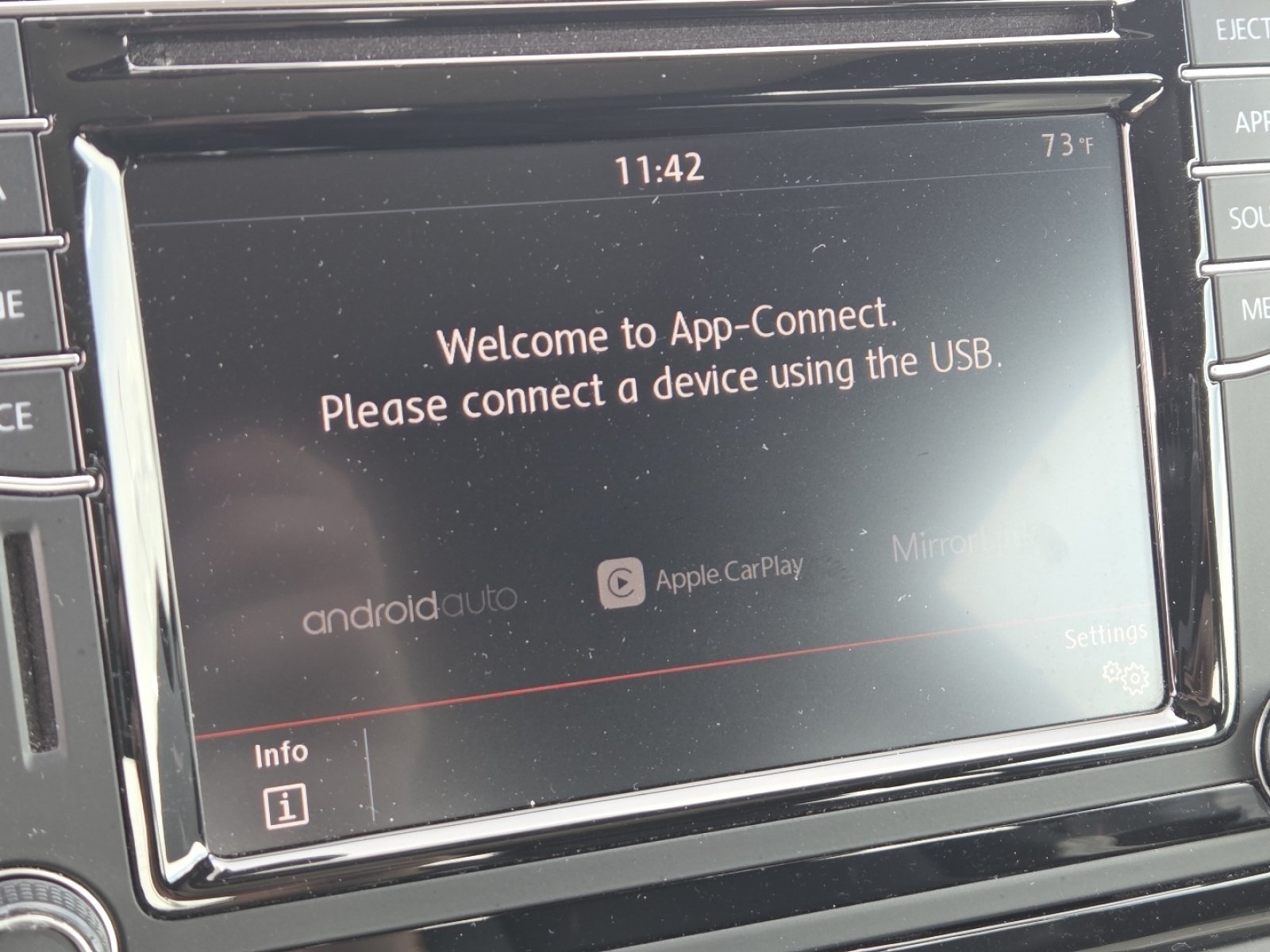 Used 2019 Volkswagen Beetle 2.0T SE FWD image 4