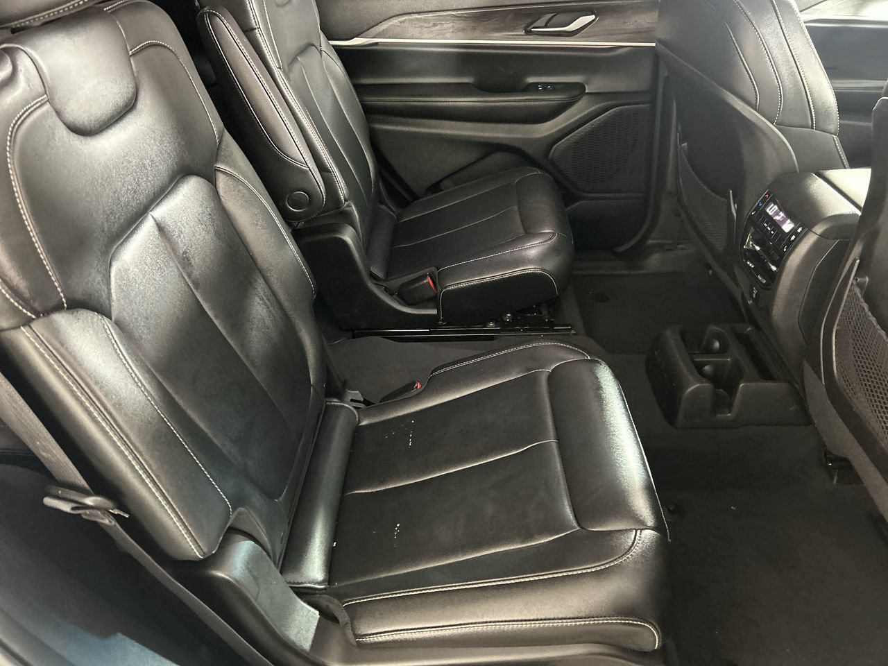 Used 2023 Jeep Grand Cherokee L Limited AWD/4WD image 24