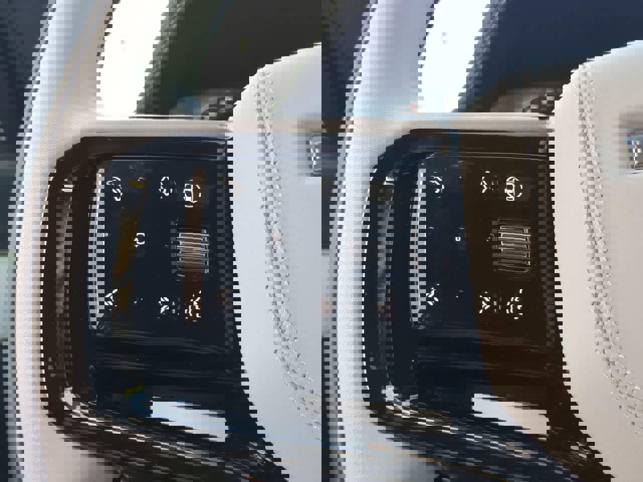 Used 2025 Land Rover Range Rover Sport Dynamic SE image 25