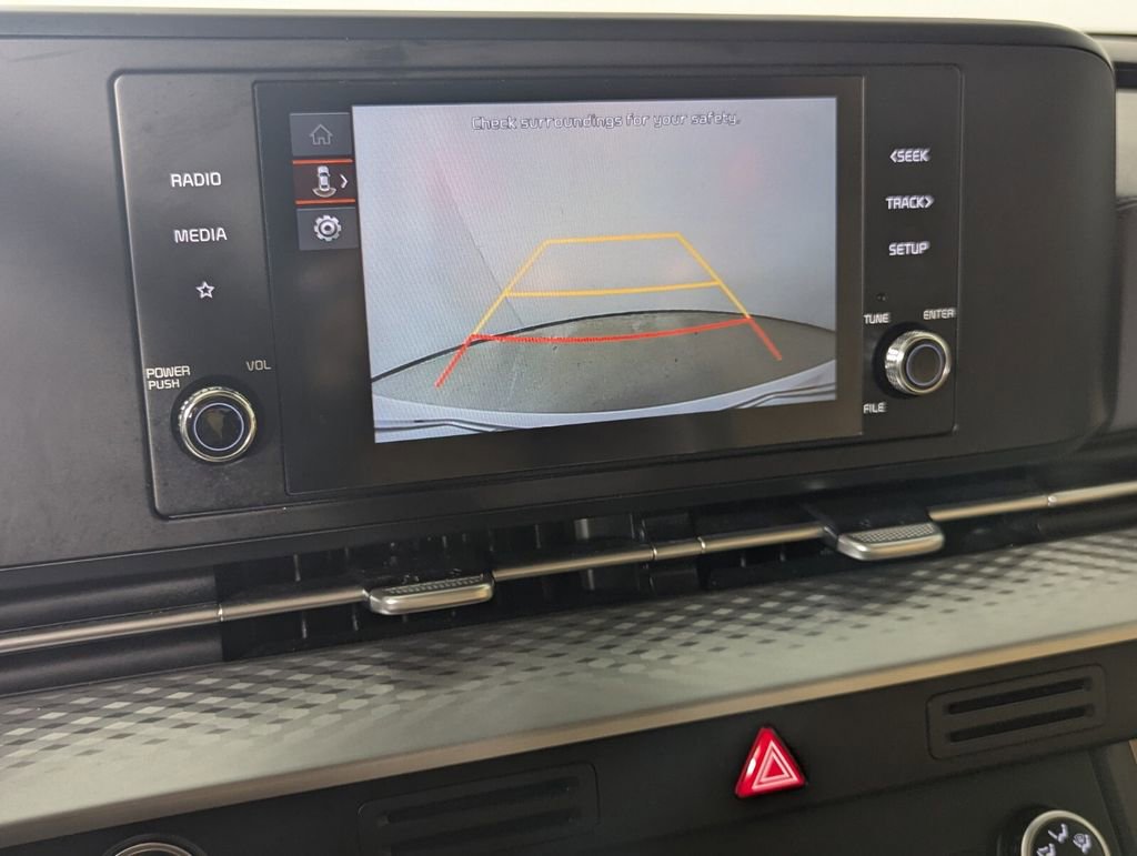 Used 2024 Kia Carnival LX image 21