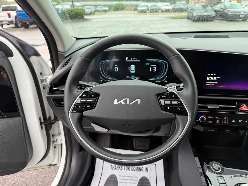 Used 2024 Kia Niro EX w/ EX Cold Weather Package FWD image 12
