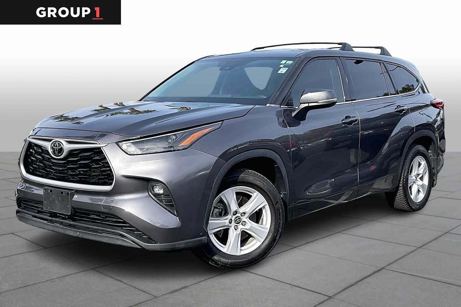 Used 2022 Toyota Highlander LE image 1