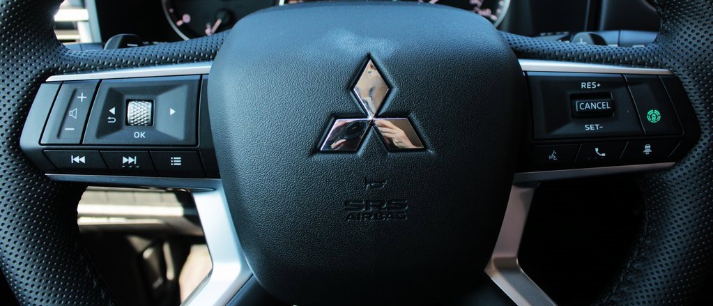 New 2025 Mitsubishi Outlander SE image 15